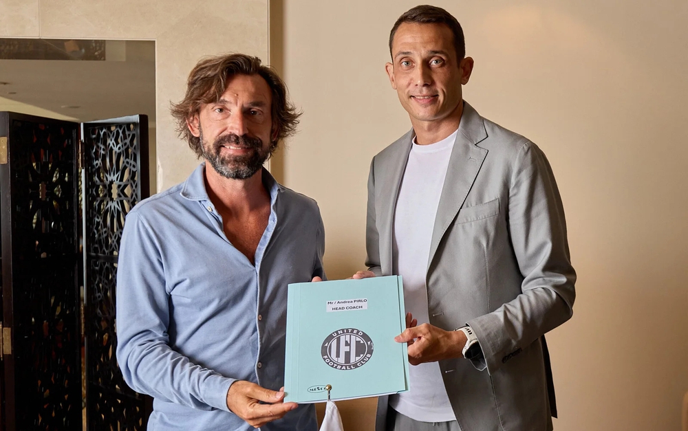 Andrea Pirlo làm HLV Dubai United