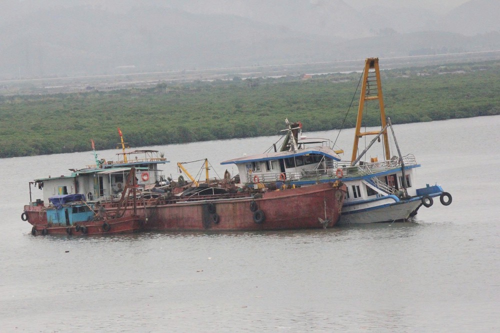 Vụ lật tàu trên vịnh Hạ Long: Tìm thấy thi thể nữ cách tàu đắm khoảng 2 hải lý - Ảnh 1.
