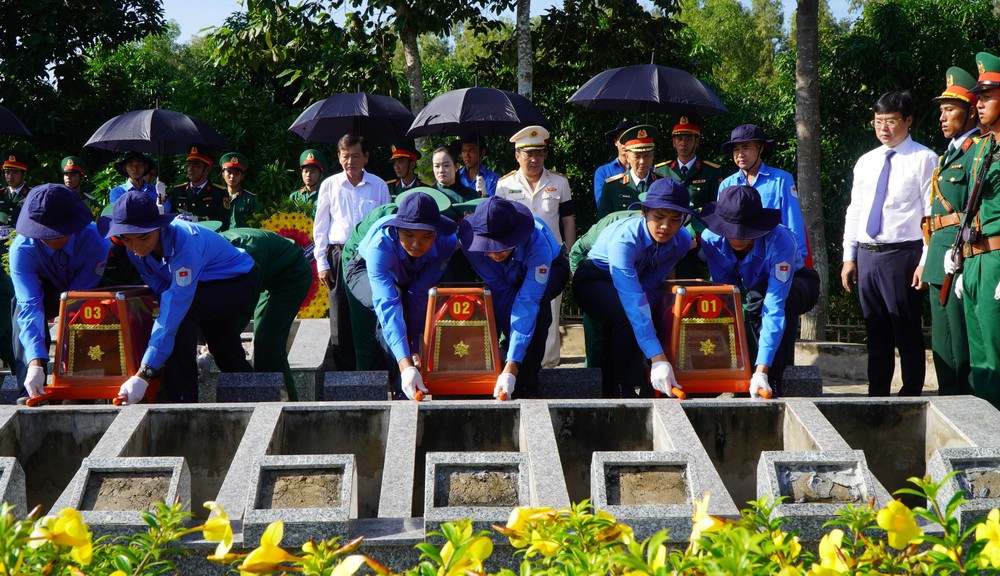 Đồng Tháp: Lễ truy điệu, cải táng 43 hài cốt liệt sĩ quân tình nguyện và chuyên gia Việt Nam - Ảnh 5.