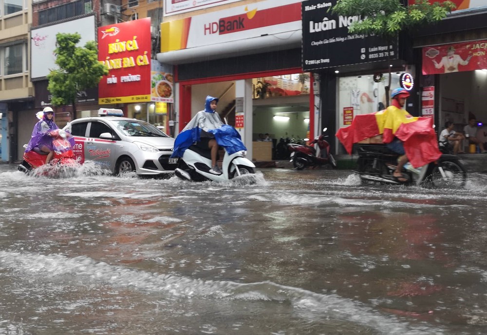 Dự báo thời tiết ngày 26/7: Mưa lớn diện rộng tại Bắc Bộ và Trung Bộ, biển động mạnh - Ảnh 2.