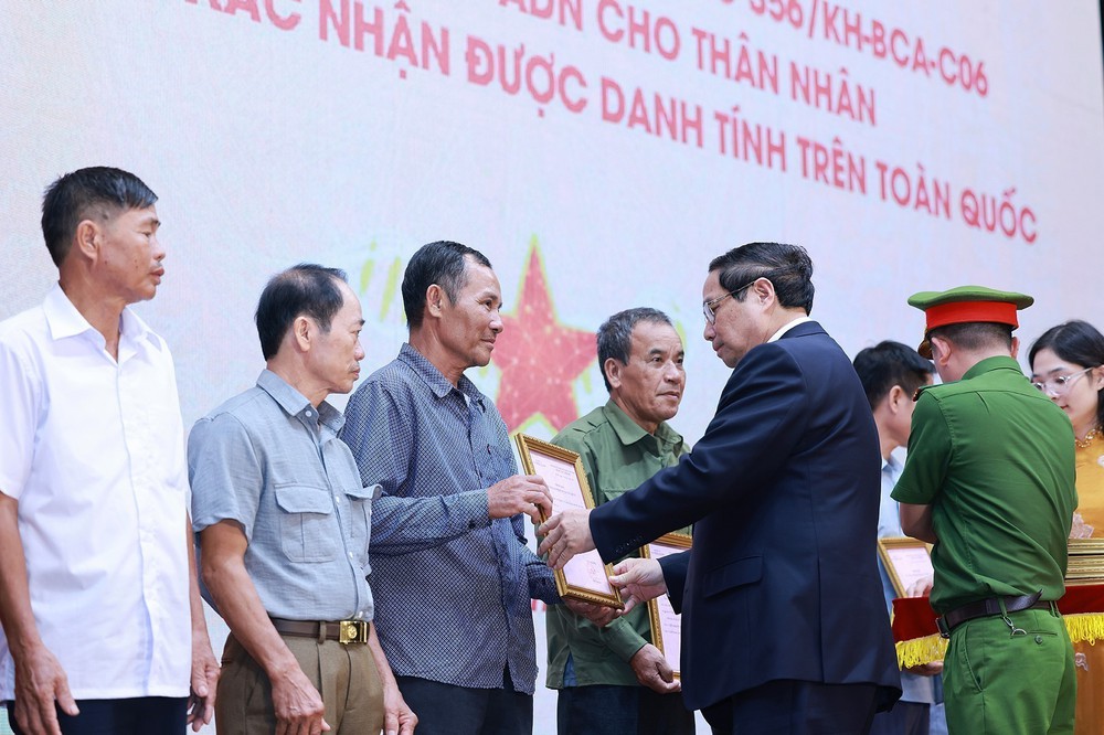 Thủ tướng Phạm Minh Chính: Xác minh danh tính liệt sĩ là bổn phận thiêng liêng, là mệnh lệnh từ trái tim - Ảnh 17.