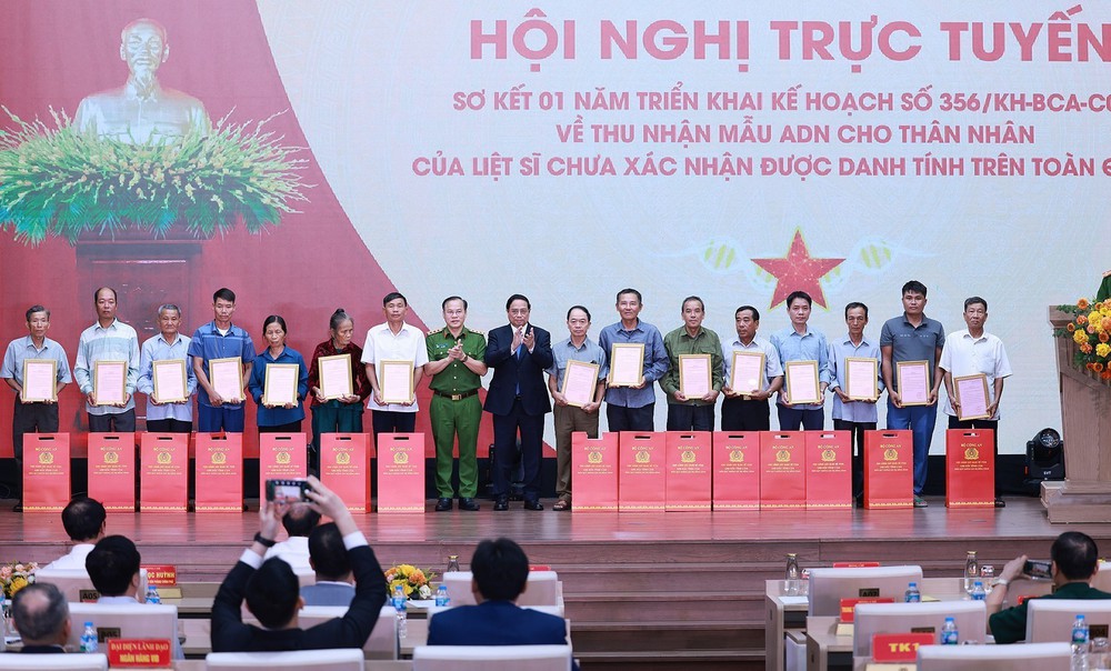 Thủ tướng Phạm Minh Chính: Xác minh danh tính liệt sĩ là bổn phận thiêng liêng, là mệnh lệnh từ trái tim - Ảnh 18.