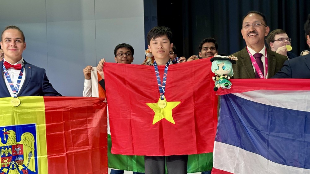 Tự hào cờ đỏ sao vàng tại lễ bế mạc Olympic Vật lý Quốc tế 2025 - Ảnh 3.