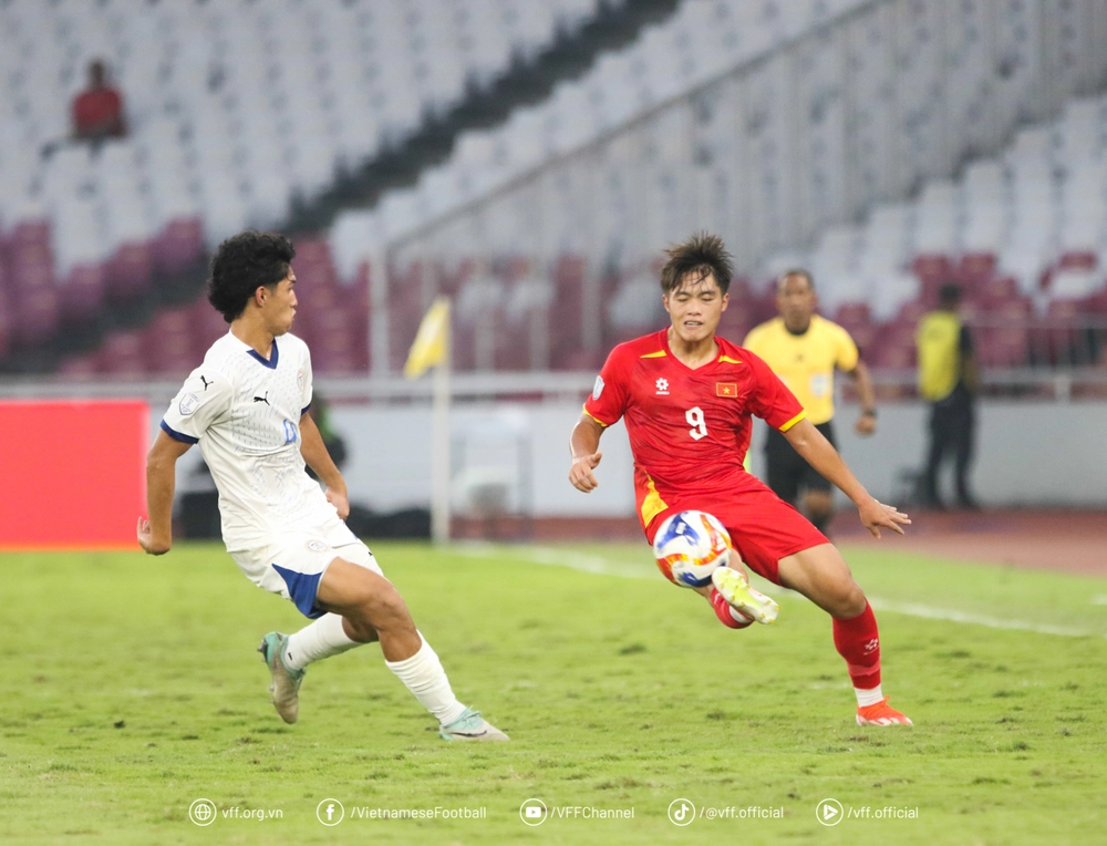 HLV Kim Sang Sik ‘thưởng nóng’ cho U23 Việt Nam, Quốc Việt chỉ bị đau phần mềm - Ảnh 1.