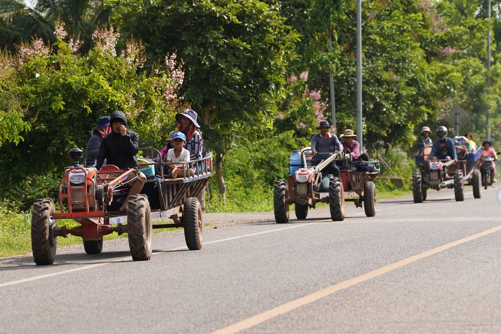 Campuchia thông báo mở rộng vùng cấm bay - Thái Lan đóng cửa trường học - Ảnh 1.