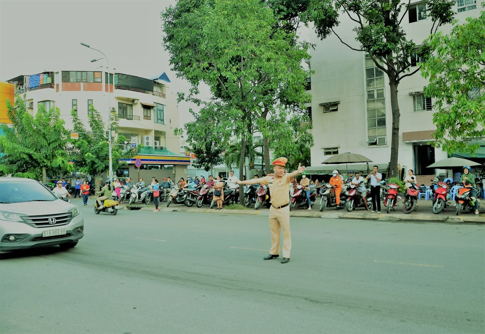 Công khai số điện thoại tiếp nhận thông tin của Cục trưởng và Trưởng phòng Cảnh sát giao thông 34 tỉnh, thành phố - Ảnh 1.