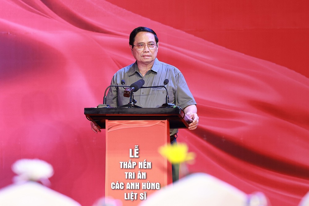 Thủ tướng Phạm Minh Chính dự Lễ thắp nến tri ân các Anh hùng liệt sĩ tại Nghĩa trang Trường Sơn - Ảnh 3.