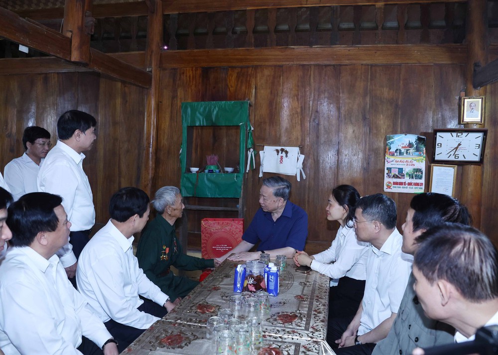 Tổng Bí thư Tô Lâm thăm gia đình Chiến sĩ Điện Biên Vàng A Chảo - Ảnh 1.