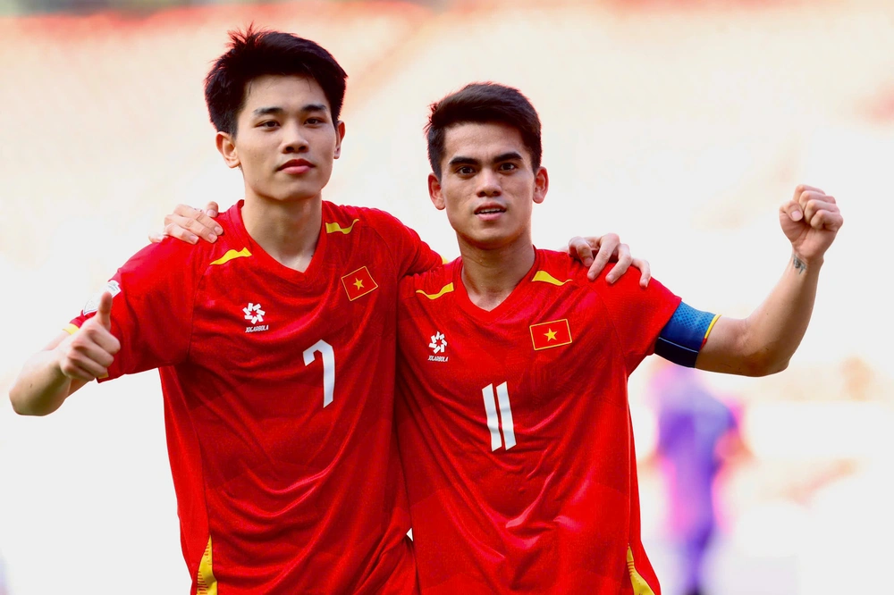 U23 Việt Nam trước trận chung kết Giải vô địch U23 Đông Nam Á 2025: Bản lĩnh thép và sự “mát tay” của HLV Kim Sang Sik - Ảnh 1.