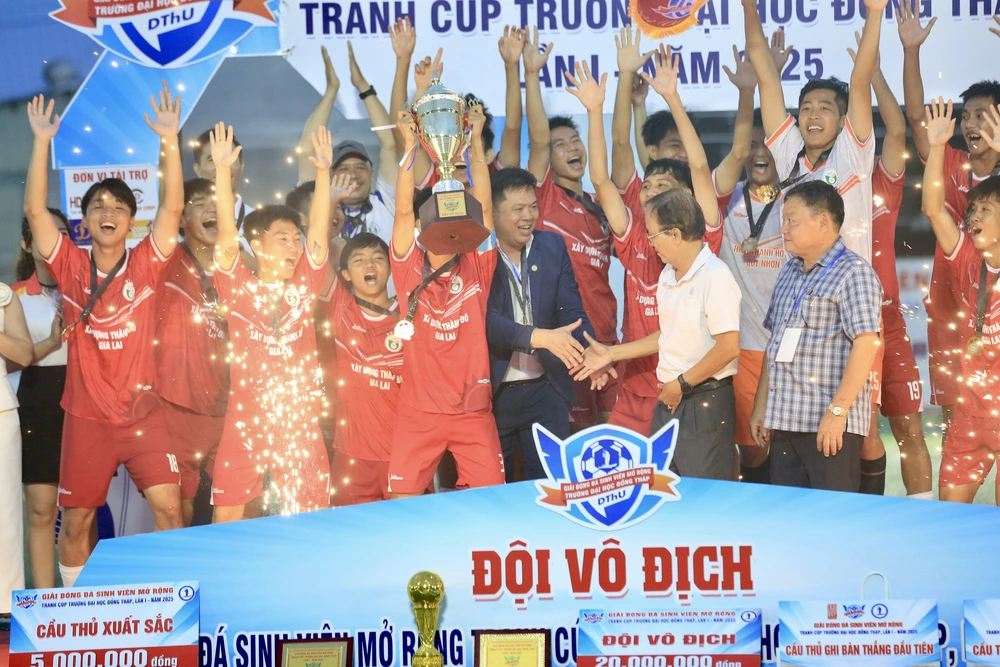 Sút 10 lượt luân lưu mới tìm ra nhà vô địch Giải bóng đá sinh viên - Ảnh 3.