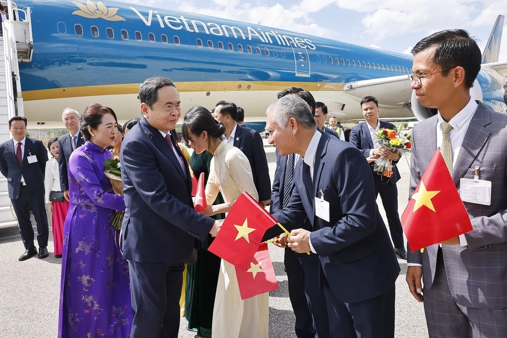 Chủ tịch Quốc hội Trần Thanh Mẫn tới Thụy Sĩ dự Hội nghị các Chủ tịch Quốc hội thế giới - Ảnh 3.