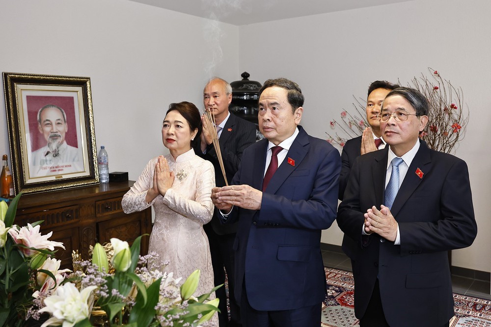 Chủ tịch Quốc hội Trần Thanh Mẫn gặp gỡ cộng đồng người Việt Nam tại Thụy Sĩ - Ảnh 1.
