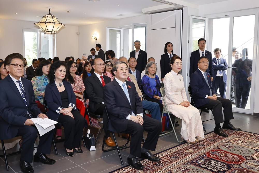 Chủ tịch Quốc hội Trần Thanh Mẫn gặp gỡ cộng đồng người Việt Nam tại Thụy Sĩ - Ảnh 4.