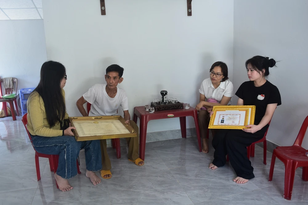 Xóa nhà tạm cho người có công: Vẹn tròn những mái ấm tri ân - Ảnh 1.