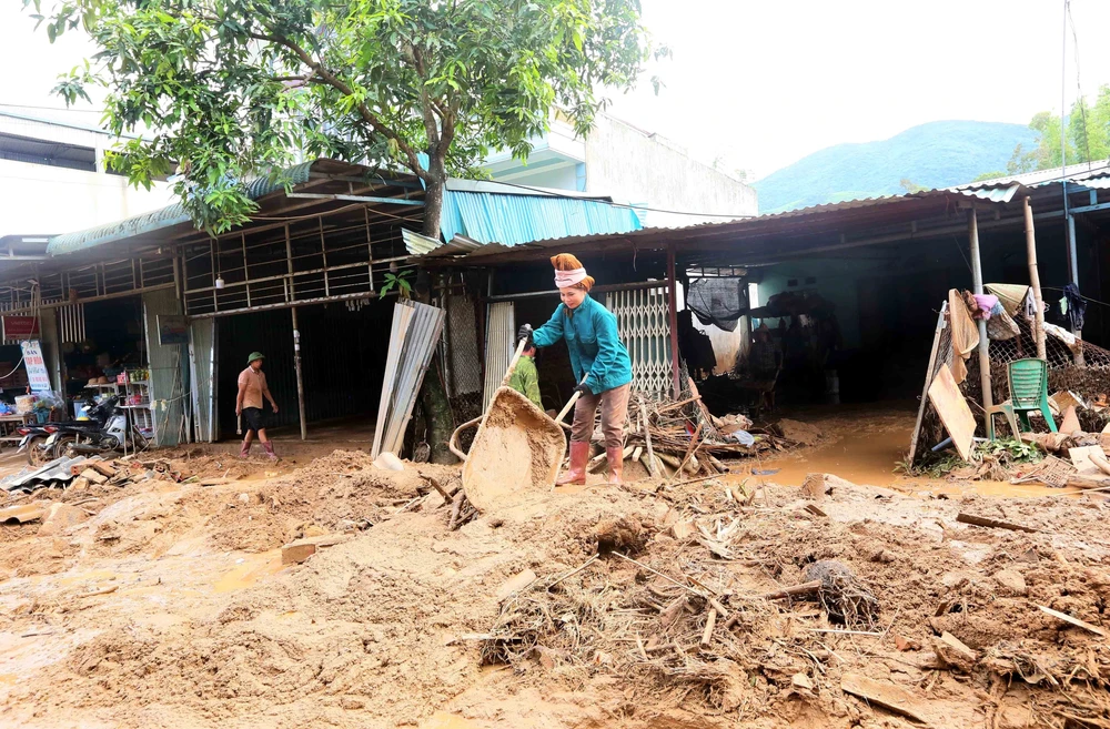 Thủ tướng yêu cầu tập trung khắc phục hậu quả lũ quét, sạt lở đất tại Sơn La và chủ động ứng phó mưa lũ - Ảnh 2.