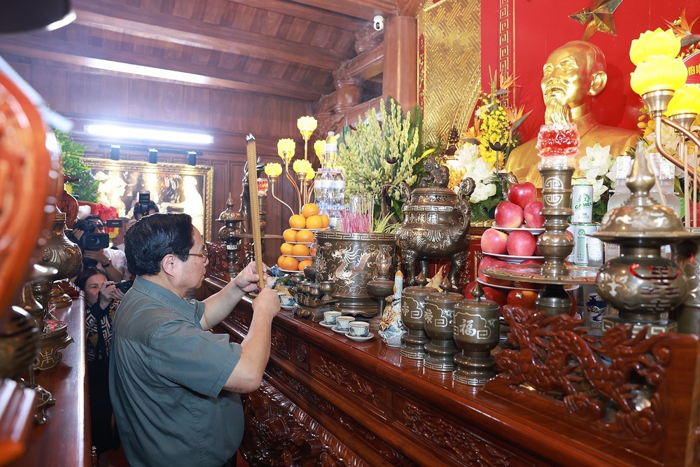 Thủ tướng dâng hương tưởng niệm Anh hùng liệt sĩ tại Quảng Trị - Ảnh 5.