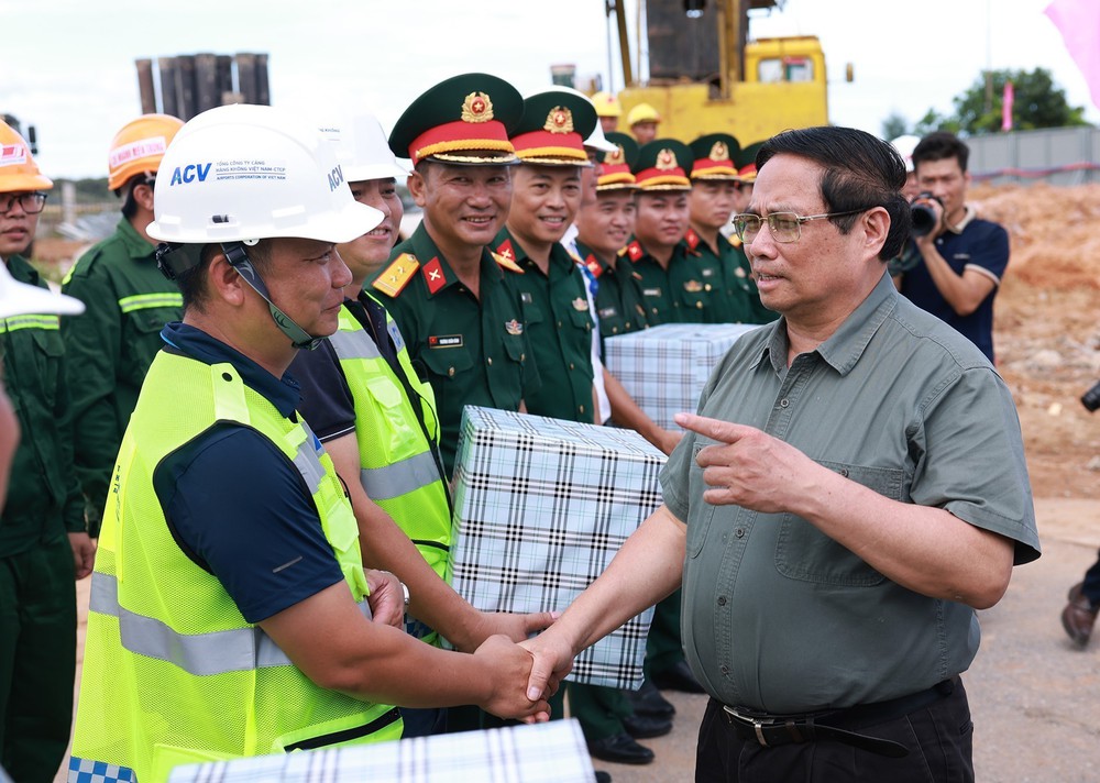 Thủ tướng Phạm Minh Chính: Khẩn trương đưa Nhà ga T2 sân bay Đồng Hới vào phục vụ nhân dân - Ảnh 1.