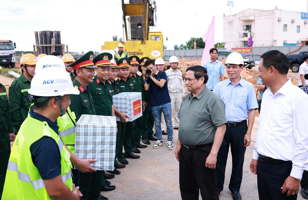 Thủ tướng Phạm Minh Chính: Khẩn trương đưa Nhà ga T2 sân bay Đồng Hới vào phục vụ nhân dân - Ảnh 3.