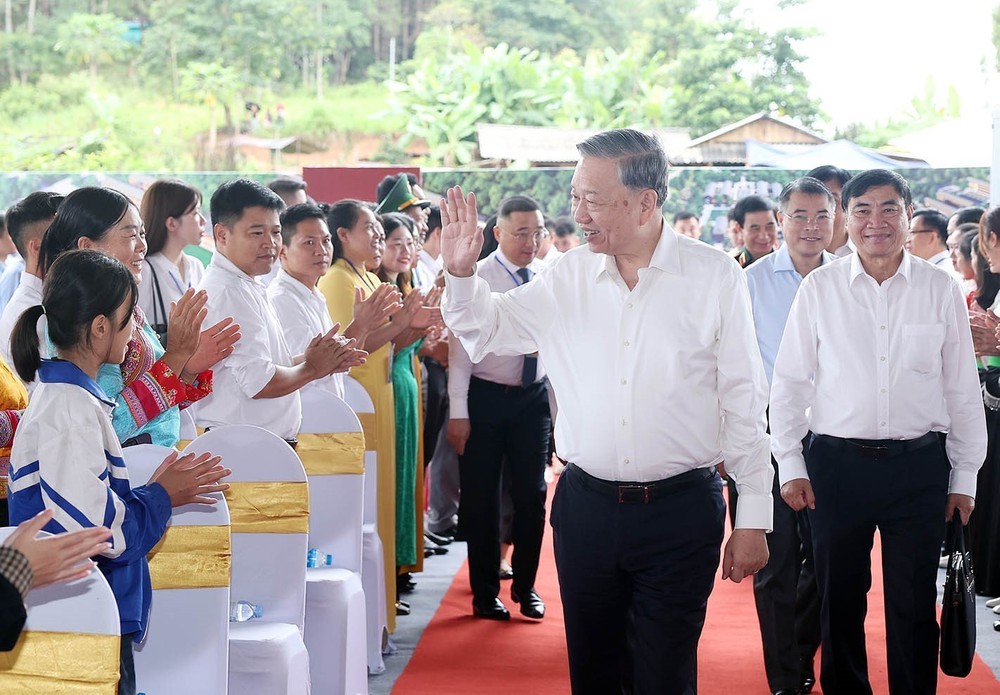 Tổng Bí Thư Tô Lâm dự Lễ khởi công Trường liên cấp Tiểu học, Trung học cơ sở xã Si Pa Phìn, tỉnh Điện Biên - Ảnh 1. Tổng Bí Thư Tô Lâm dự Lễ khởi công Trường liên cấp Tiểu học, Trung học cơ sở xã Si Pa Phìn, tỉnh Điện Biên - Ảnh 1.