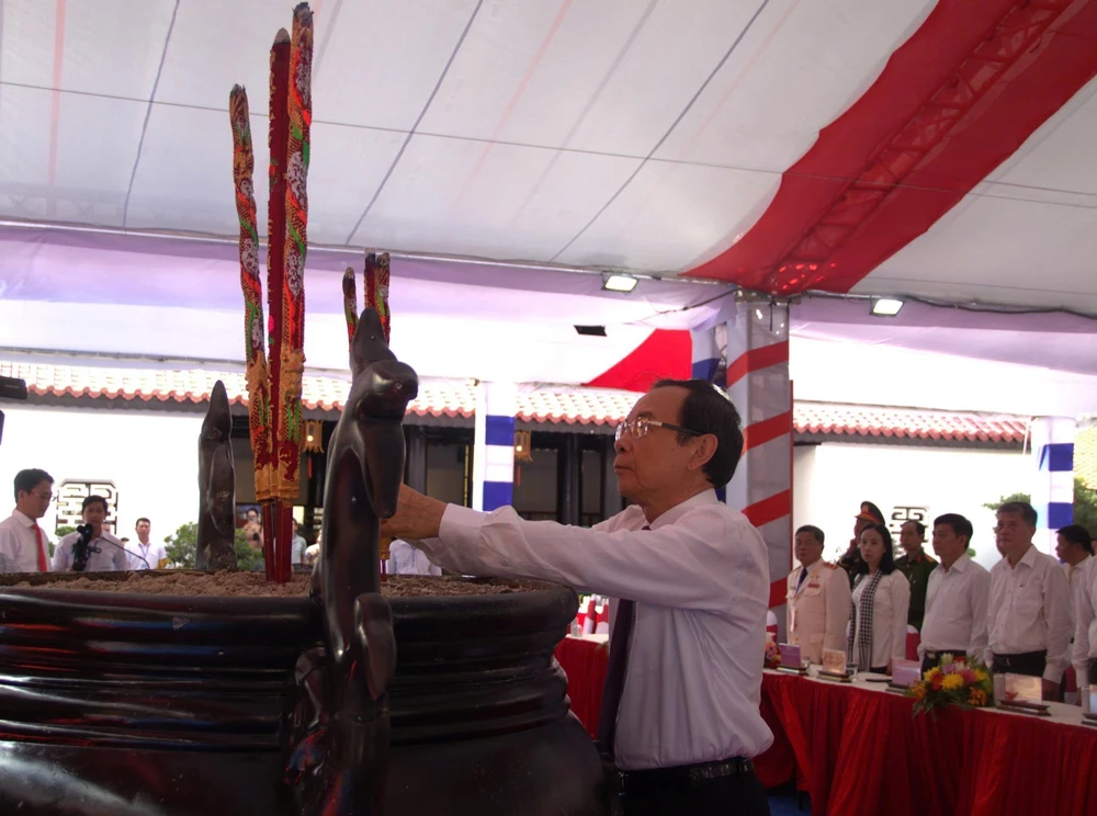 Ngày Thương binh - Liệt sĩ 27/7: Lãnh đạo Thành phố Hồ Chí Minh dâng hương tưởng niệm các Anh hùng liệt sĩ tại Côn Đảo - Ảnh 6.
