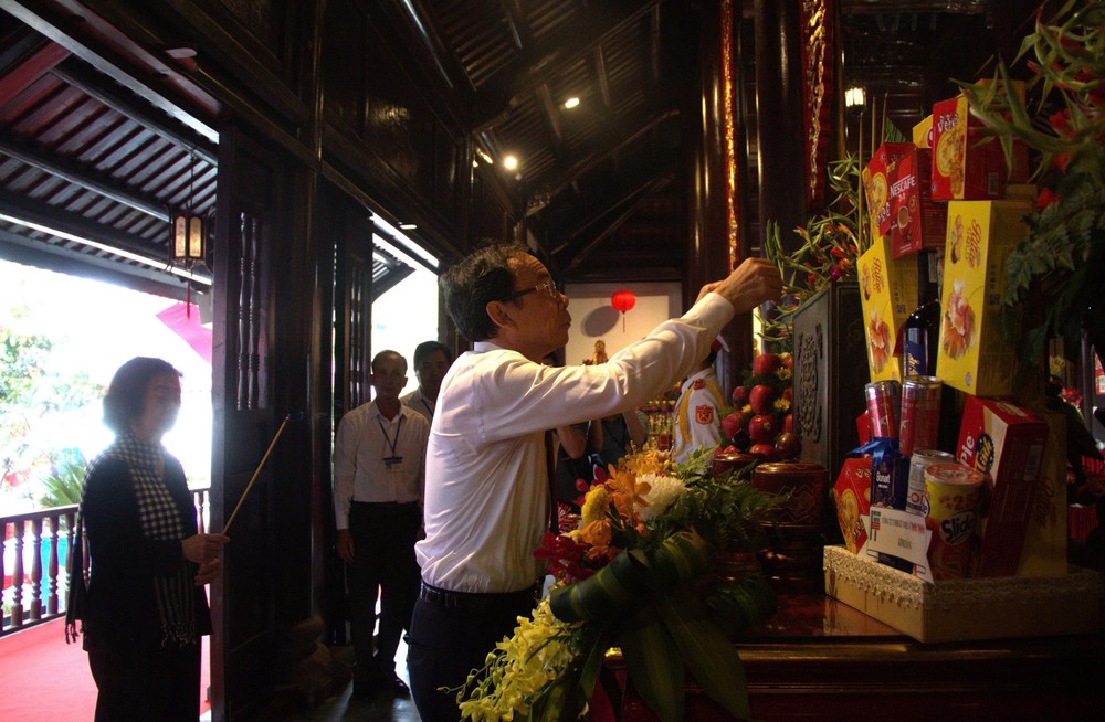 Ngày Thương binh - Liệt sĩ 27/7: Lãnh đạo Thành phố Hồ Chí Minh dâng hương tưởng niệm các Anh hùng liệt sĩ tại Côn Đảo - Ảnh 5.