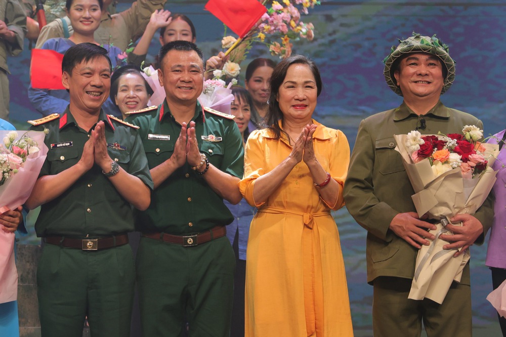 Dấu ấn vở chèo “Đại tướng Võ Nguyên Giáp” trên “Sân khấu truyền hình” của Đài Hà Nội - Ảnh 11.