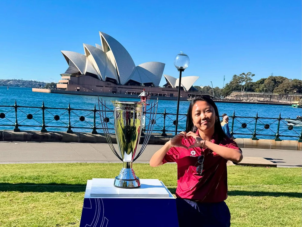 Huỳnh Như lộ diện tại Australia, cùng HLV Mai Đức Chung chờ bốc thăm Asian Cup 2026 - Ảnh 2.