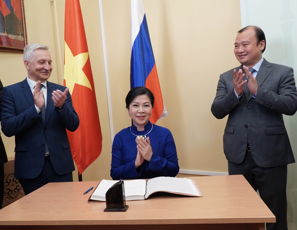 75 năm quan hệ Việt Nam - Nga: Khai trương Trung tâm Văn hóa Nga - Việt tại Saint-Petersburg - Ảnh 2.
