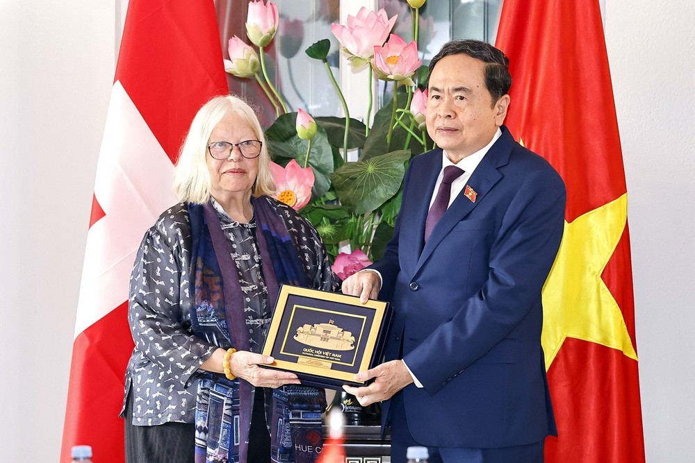 Chủ tịch Quốc hội Trần Thanh Mẫn tiếp Chủ tịch Hội Hữu nghị Thụy Sĩ - Việt Nam - Ảnh 5.