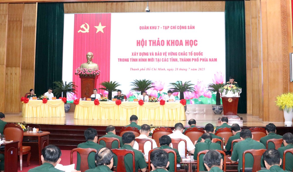 Hội thảo khoa học về xây dựng và bảo vệ vững chắc Tổ quốc trong tình hình mới - Ảnh 1.