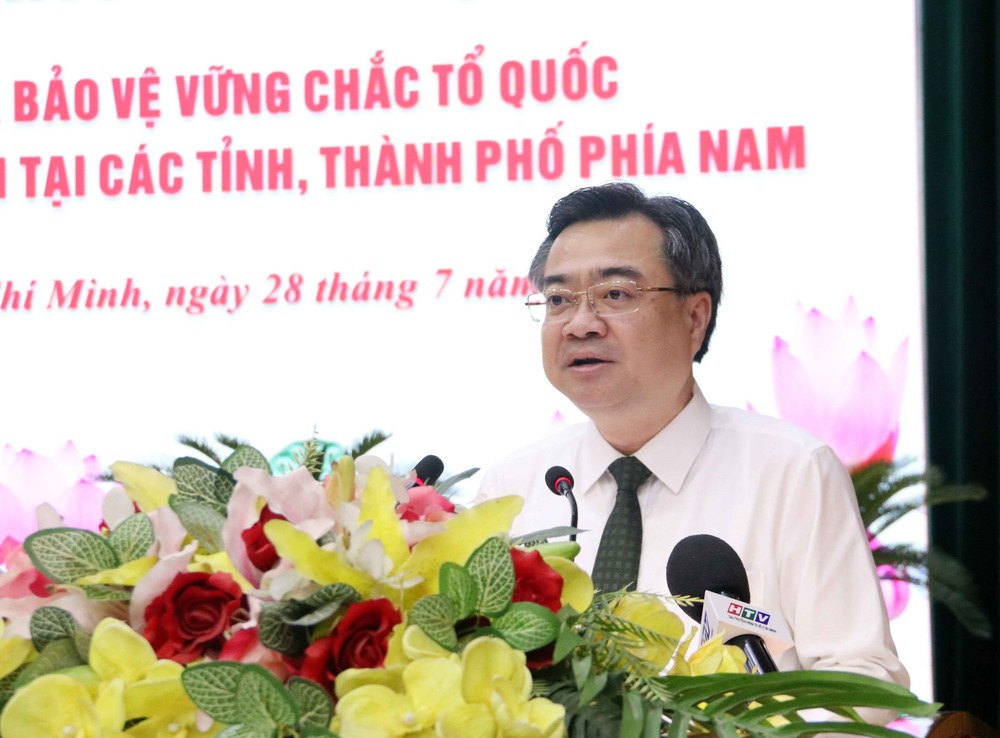 Hội thảo khoa học về xây dựng và bảo vệ vững chắc Tổ quốc trong tình hình mới - Ảnh 2.