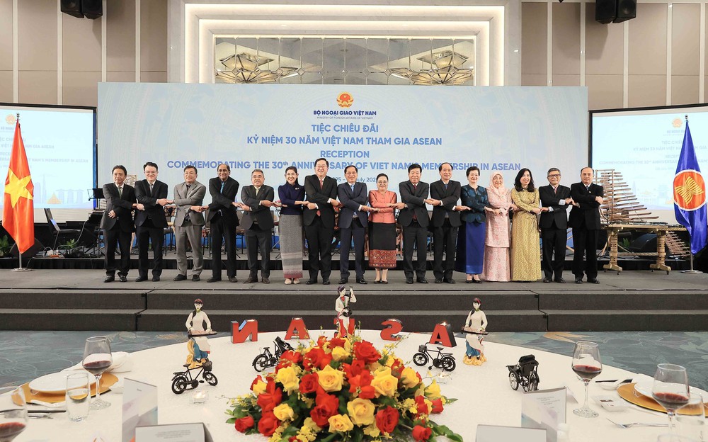 Kỷ niệm 30 năm Việt Nam tham gia ASEAN - Ảnh 4.