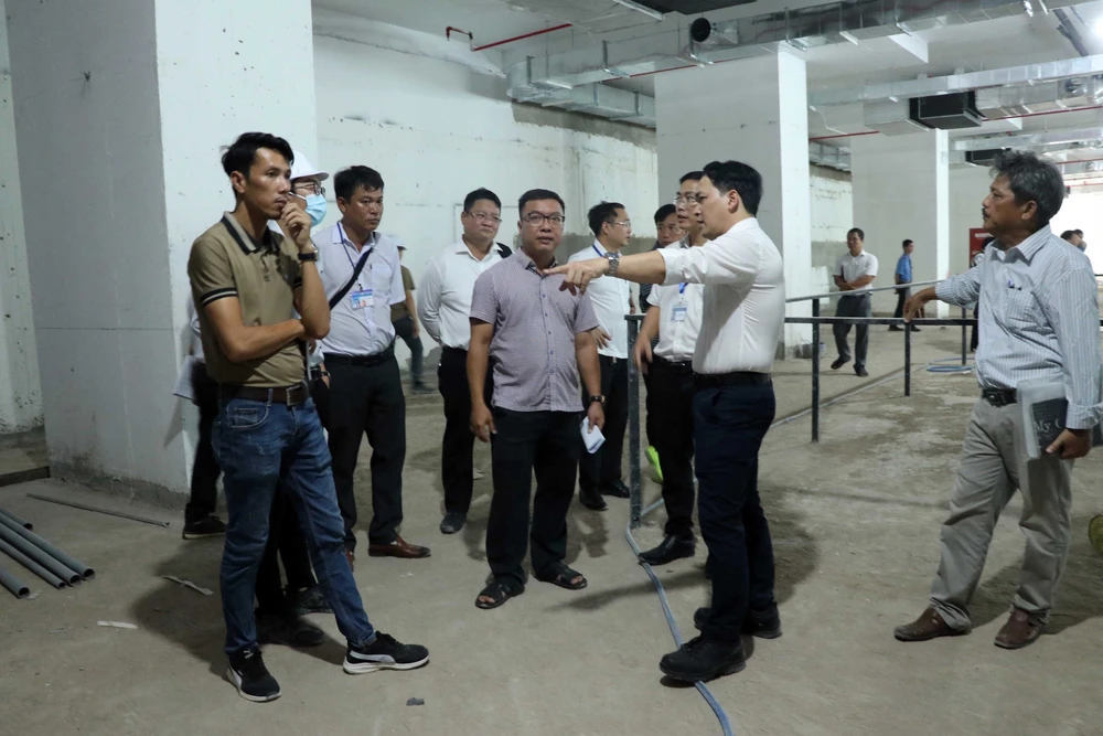Thành phố Hồ Chí Minh: Kiểm tra tòa chung cư cao 34 tầng tại phường Tam Thắng có vết nứt gãy - Ảnh 2.