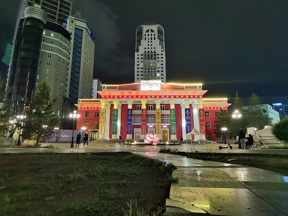 Thủ đô Ulan Bator - nơi nhịp sống du mục hòa cùng hơi thở của thời đại - Ảnh 10. Thủ đô Ulan Bator - nơi nhịp sống du mục hòa cùng hơi thở của thời đại - Ảnh 10.