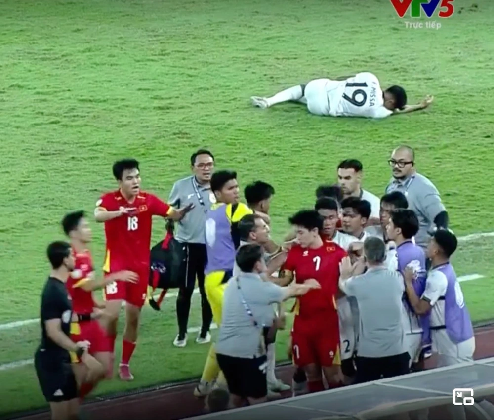 TRỰC TIẾP bóng đá Việt Nam 1-0 Indonesia (Hiệp 2): Công Phương mở tỷ số - Ảnh 3.