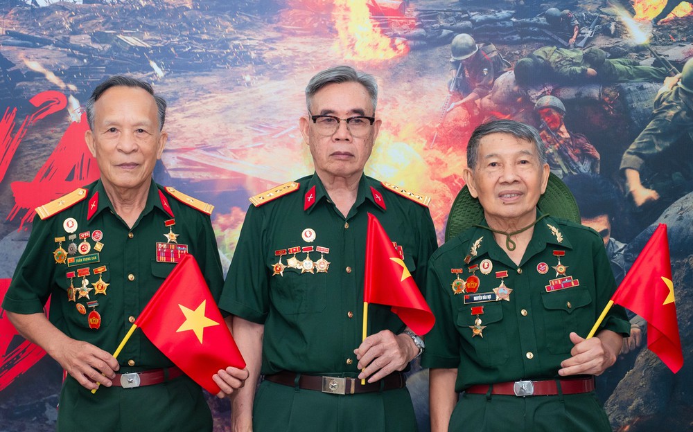 Cựu chiến binh xúc động khi xem 'Mưa đỏ', nhận định bối cảnh dựng sát hiện thực - Ảnh 2.