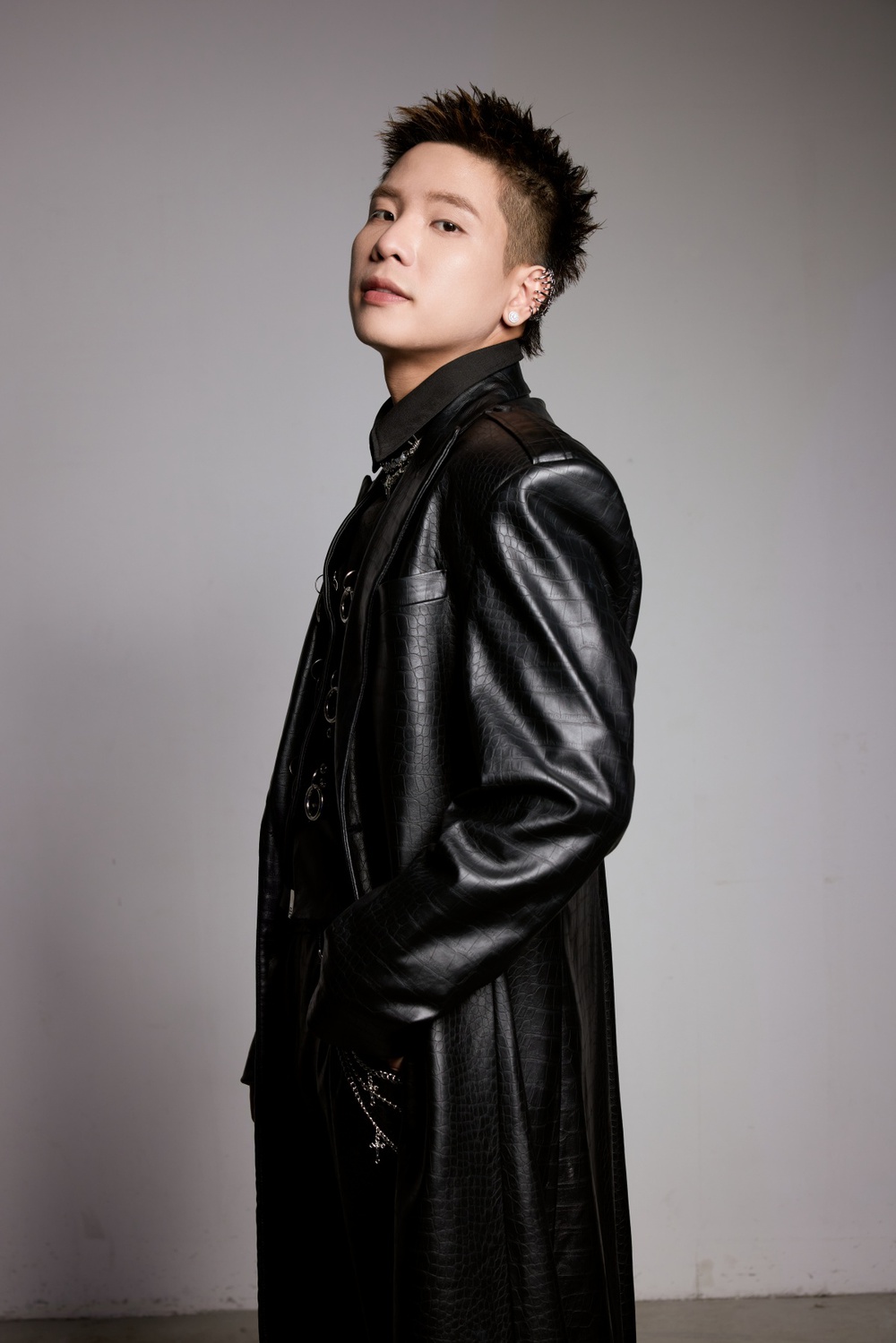 Quân A.P rủ Pháp Kiều hóa boy phố trong dự án &quot;Falling with you&quot; - Ảnh 4.