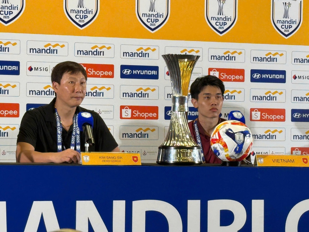 HLV Kim Sang Sik: 'Tôi rất tự hào về các cầu thủ U23 Việt Nam' - Ảnh 1.