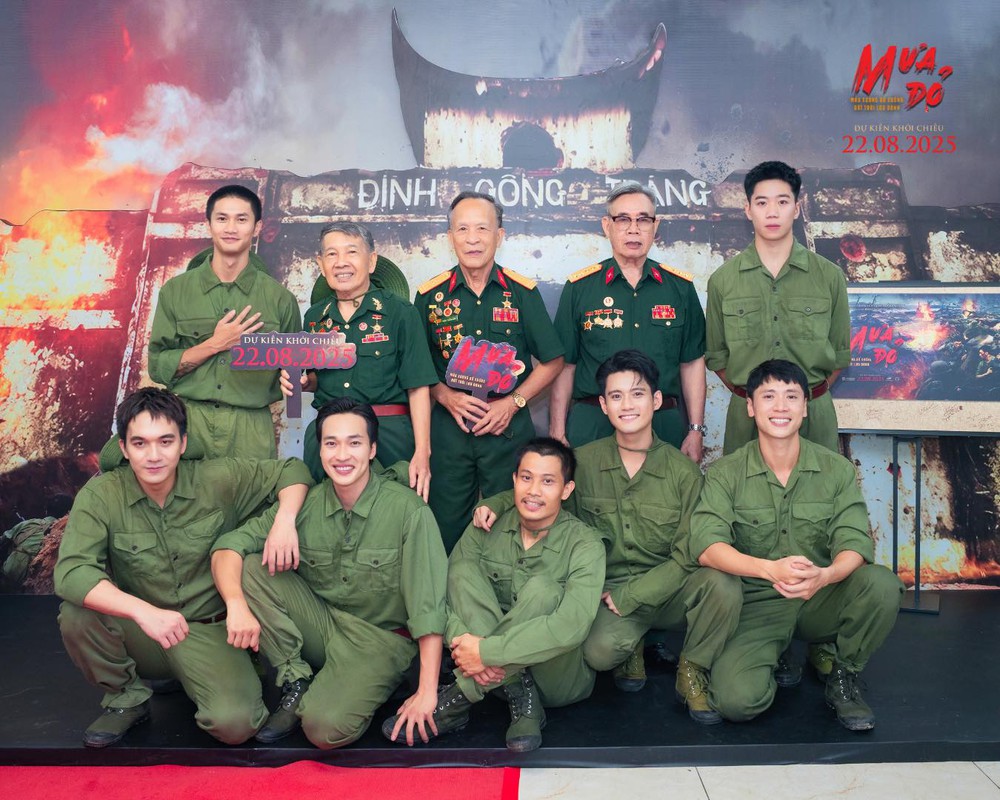 Cựu chiến binh xúc động khi xem 'Mưa đỏ', nhận định bối cảnh dựng sát hiện thực - Ảnh 1.