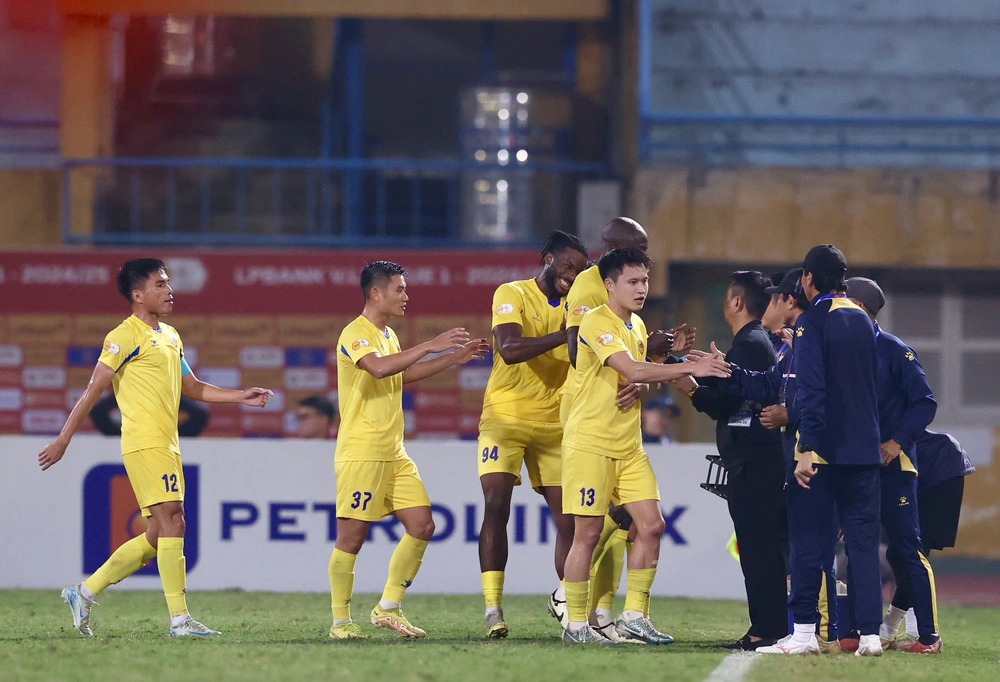 Quảng Nam FC vẫn dự V-League: Ừ, thì khen - Ảnh 1.
