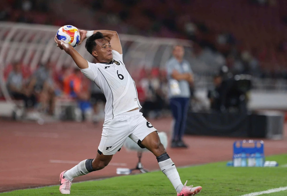 U23 Việt Nam vô hiệu hóa vũ khí ném biên của U23 Indonesia bằng chiến thuật độc lạ, HLV Kim Sang sik nói gì? - Ảnh 1.