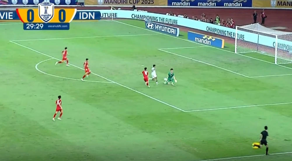 Trần Trung Kiên: Chốt chặn số một nơi hàng thủ U23 Việt Nam, điểm tựa hàng đầu cho SEA Games 33 - Ảnh 1. Trần Trung Kiên: Chốt chặn số một nơi hàng thủ U23 Việt Nam, điểm tựa hàng đầu cho SEA Games 33 - Ảnh 1.