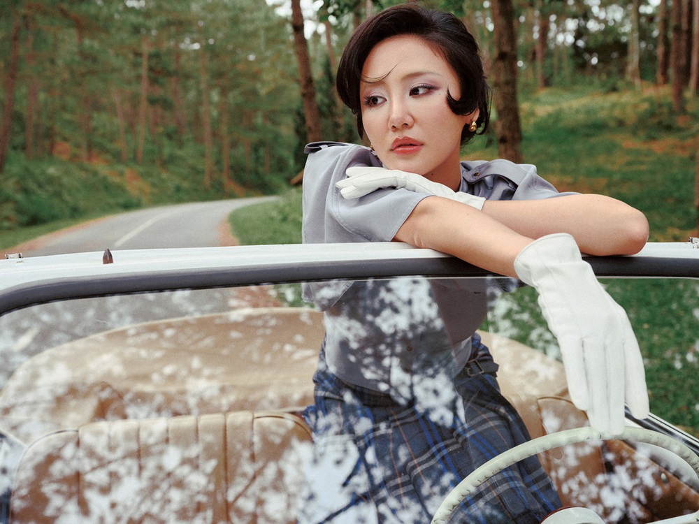 MV “Ướt lòng” của Văn Mai Hương: &quot;Dòng hồi ức vì yêu đến tận cùng&quot; - Ảnh 1.