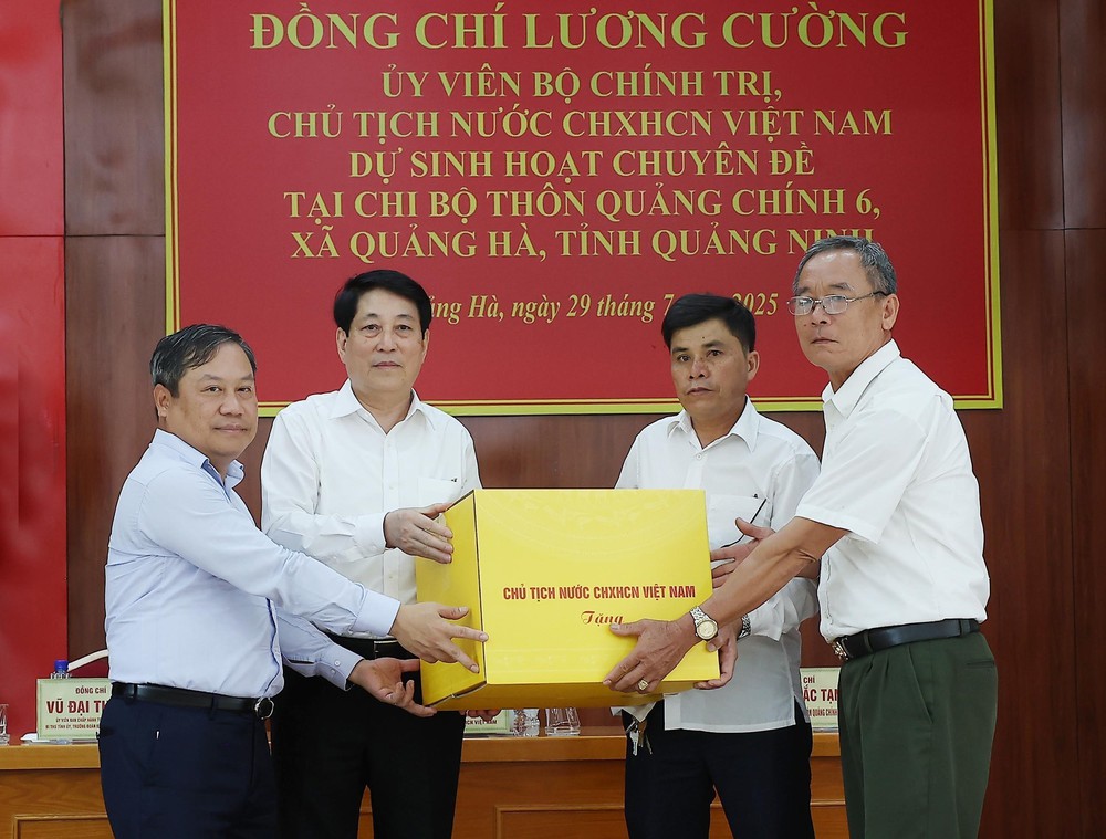 Chủ tịch nước kiểm tra việc vận hành chính quyền hai cấp tại Quảng Ninh - Ảnh 7.