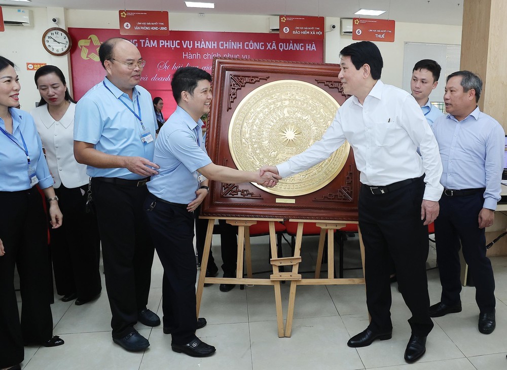 Chủ tịch nước kiểm tra việc vận hành chính quyền hai cấp tại Quảng Ninh - Ảnh 8.