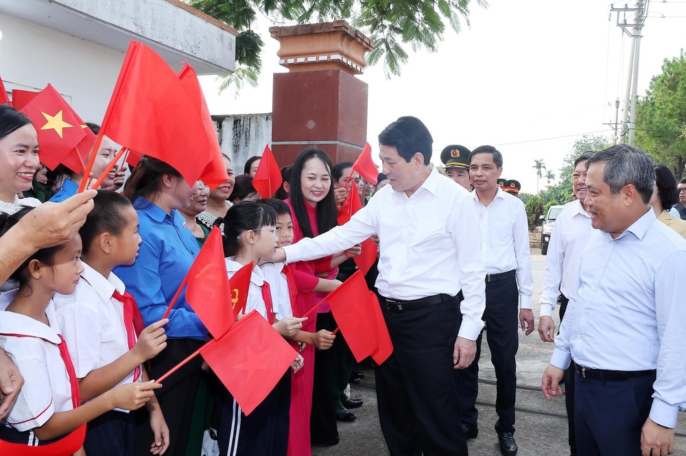 Chủ tịch nước kiểm tra việc vận hành chính quyền hai cấp tại Quảng Ninh - Ảnh 1.