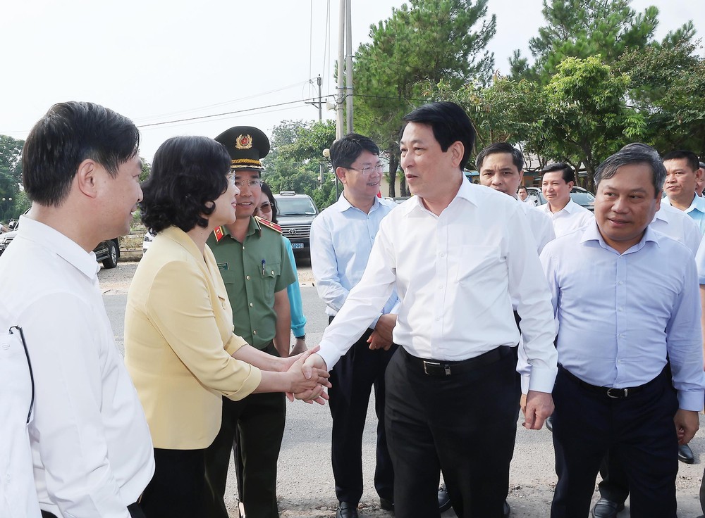 Chủ tịch nước kiểm tra việc vận hành chính quyền hai cấp tại Quảng Ninh - Ảnh 4.