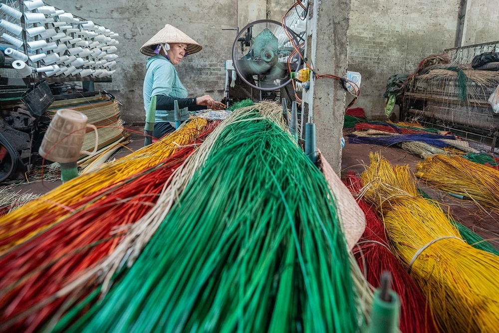 Khám phá làng dệt chiếu cói Phú Tân (tỉnh Đắk Lắk) hơn 100 năm tuổi - Ảnh 10. Khám phá làng dệt chiếu cói Phú Tân (tỉnh Đắk Lắk) hơn 100 năm tuổi - Ảnh 10.
