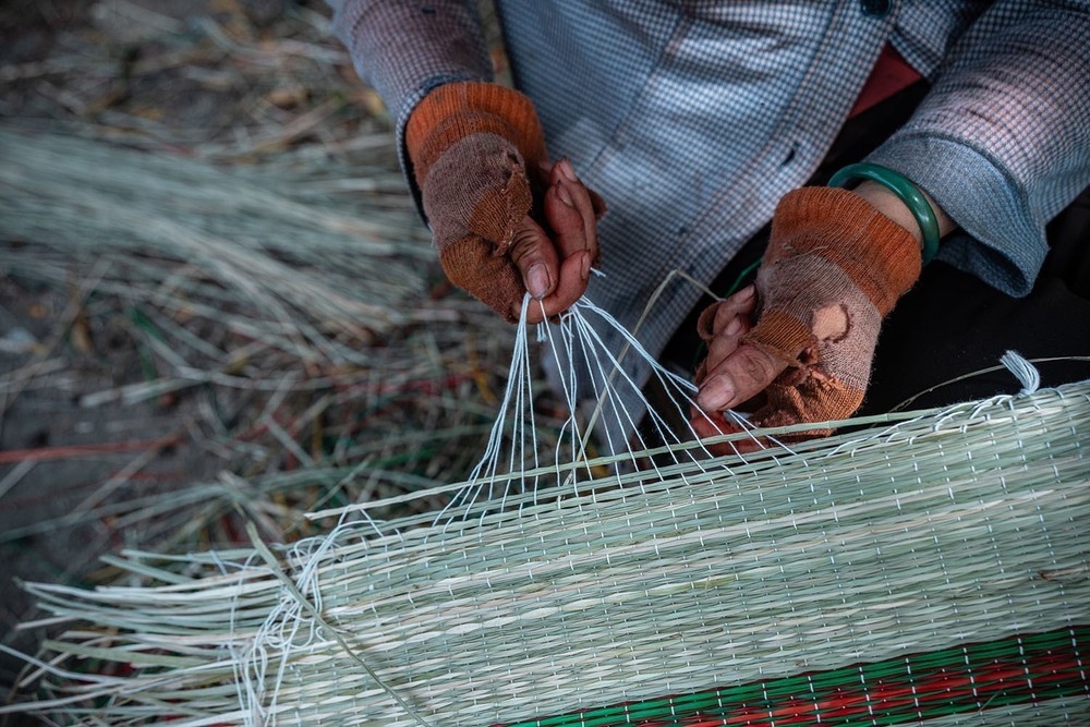 Khám phá làng dệt chiếu cói Phú Tân (tỉnh Đắk Lắk) hơn 100 năm tuổi - Ảnh 8. Khám phá làng dệt chiếu cói Phú Tân (tỉnh Đắk Lắk) hơn 100 năm tuổi - Ảnh 8.