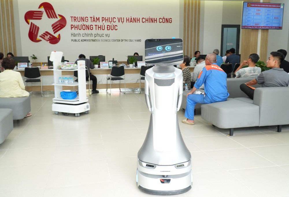 TP. Hồ Chí Minh: Robot tham gia hỗ trợ công tác hành chính công - Ảnh 1.